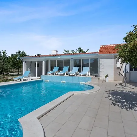 Almas Villa