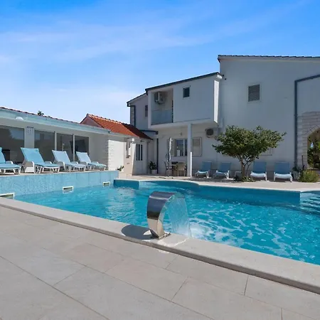Almas Villa Neoric
