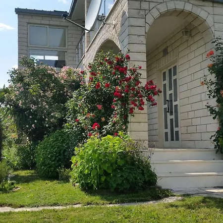 Almas Villa